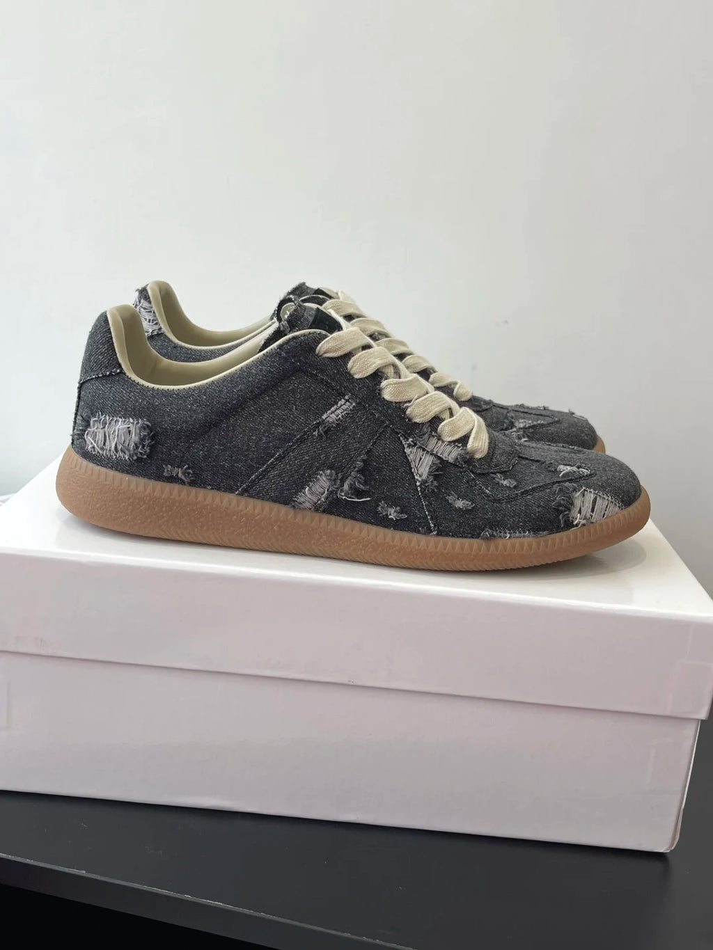 Men's leather flat bottomed casual lace up white shoes, women's moral training shoes, board shoes, running shoes