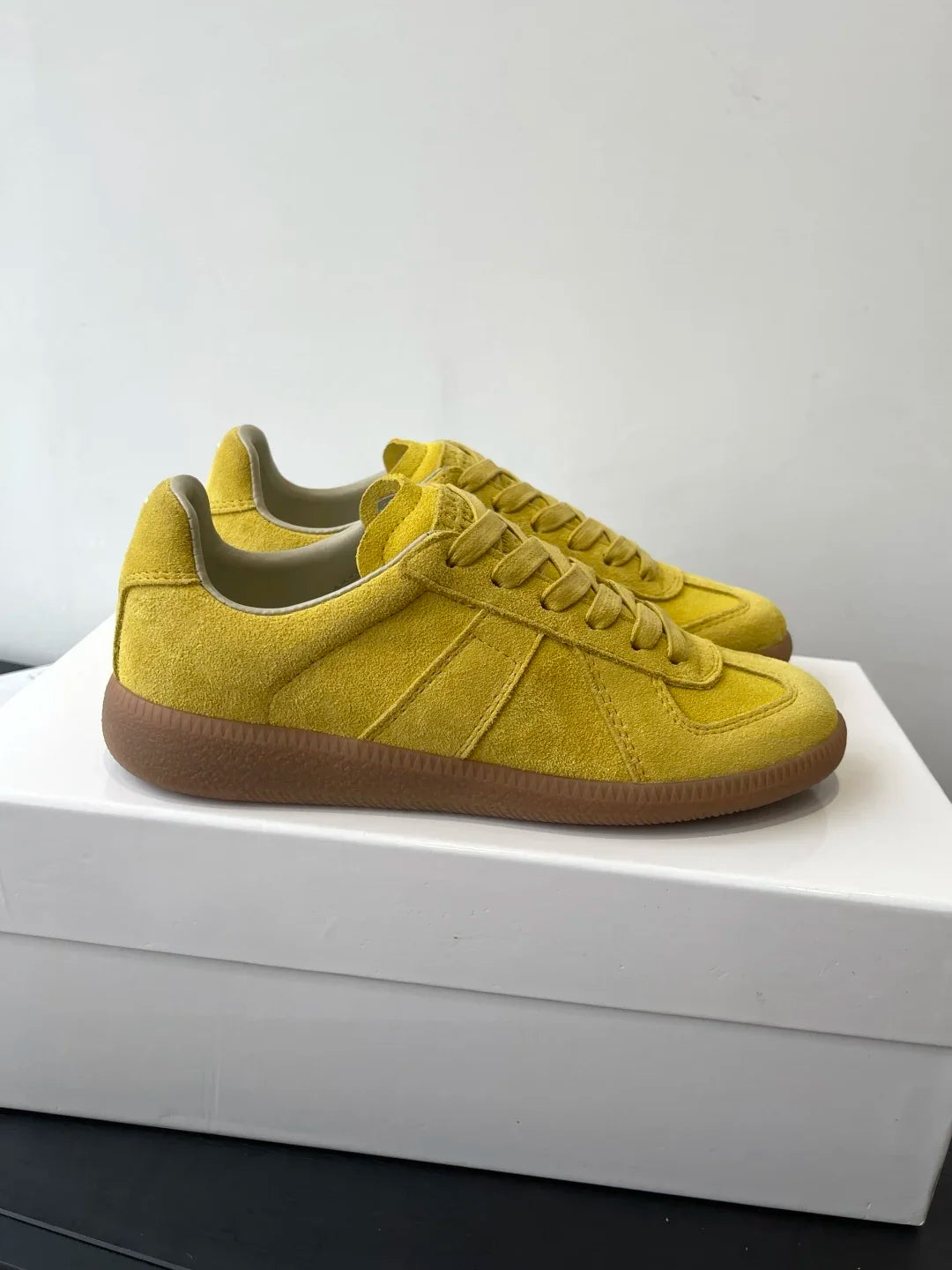 Men's leather flat bottomed casual lace up white shoes, women's moral training shoes, board shoes, running shoes