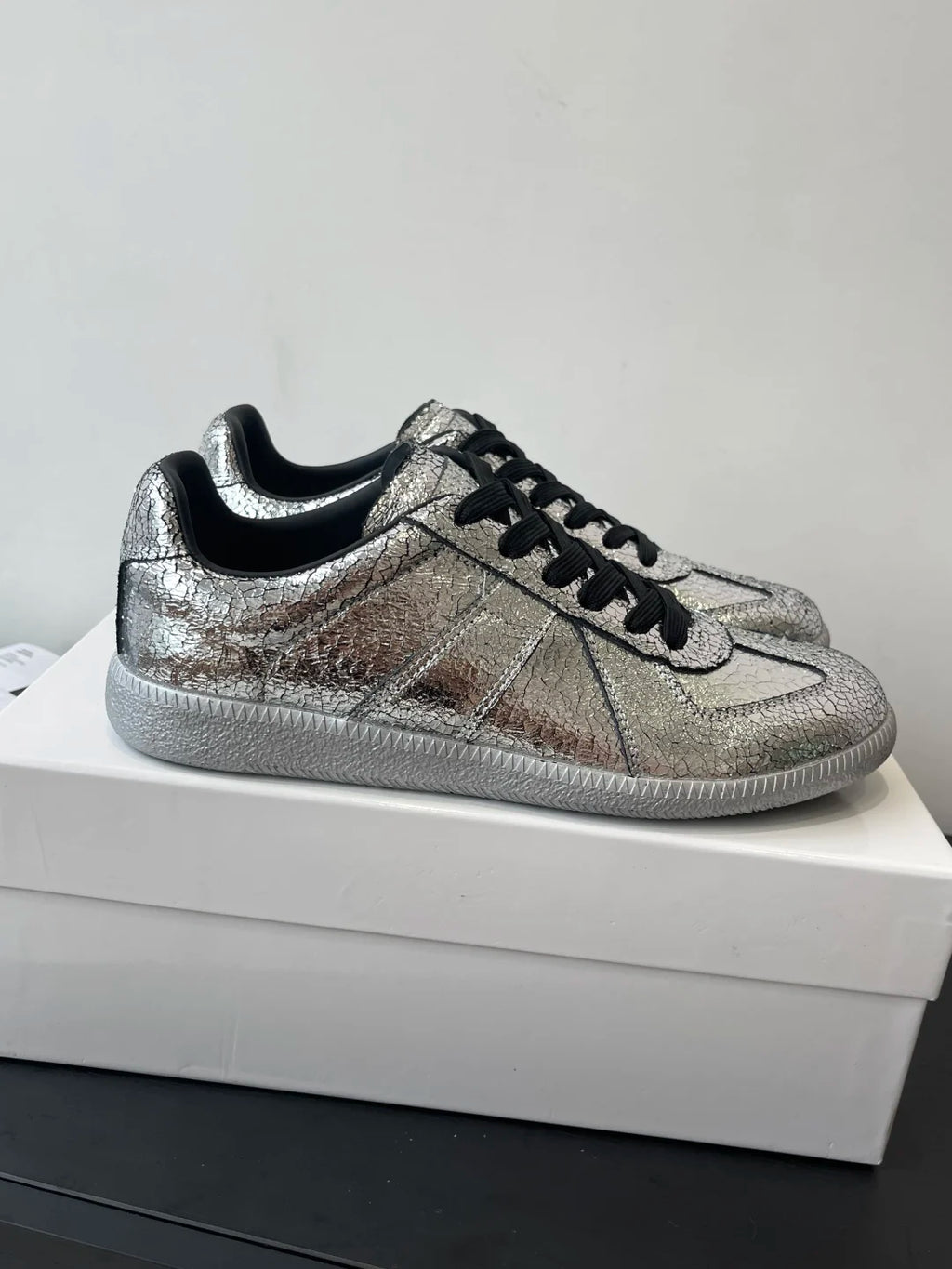 Men's leather flat bottomed casual lace up white shoes, women's moral training shoes, board shoes, running shoes