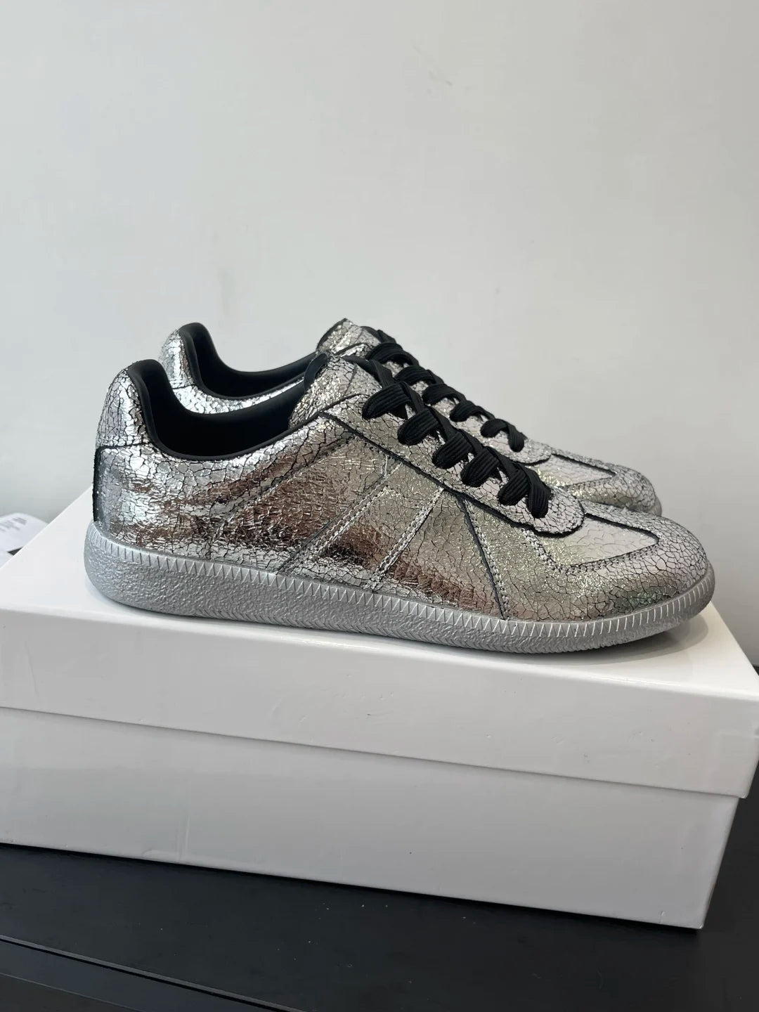 Men's leather flat bottomed casual lace up white shoes, women's moral training shoes, board shoes, running shoes