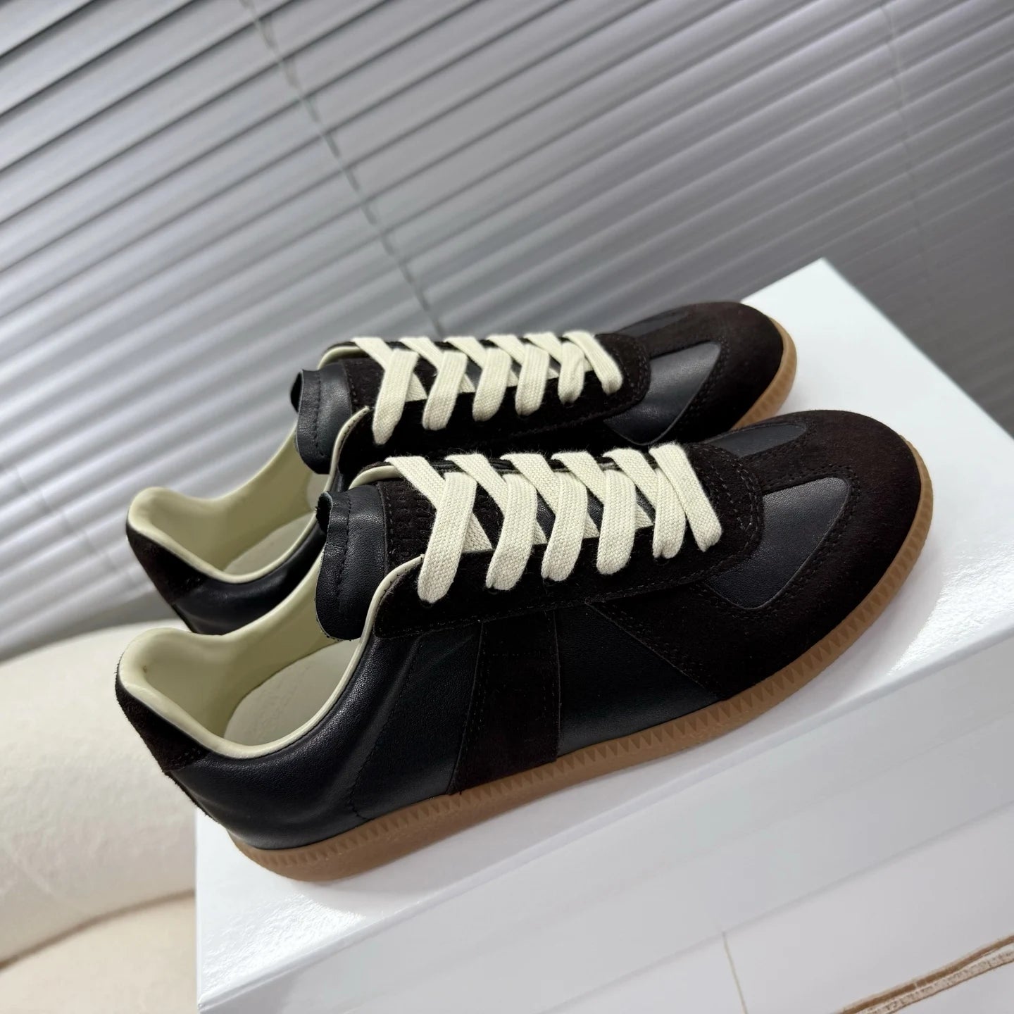 Men's leather flat bottomed casual lace up white shoes, women's moral training shoes, board shoes, running shoes