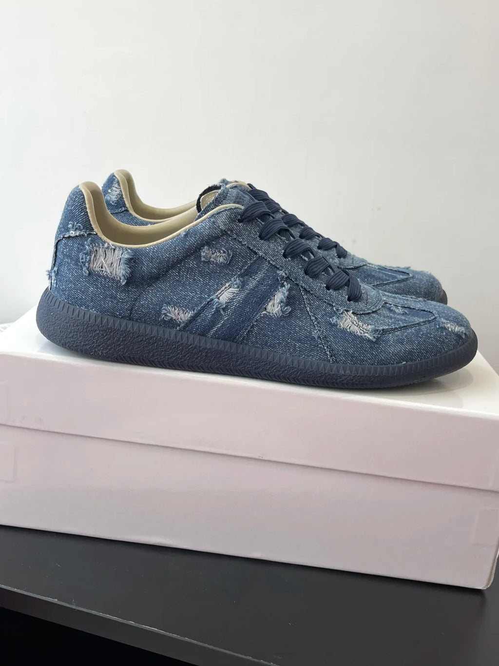 Men's leather flat bottomed casual lace up white shoes, women's moral training shoes, board shoes, running shoes