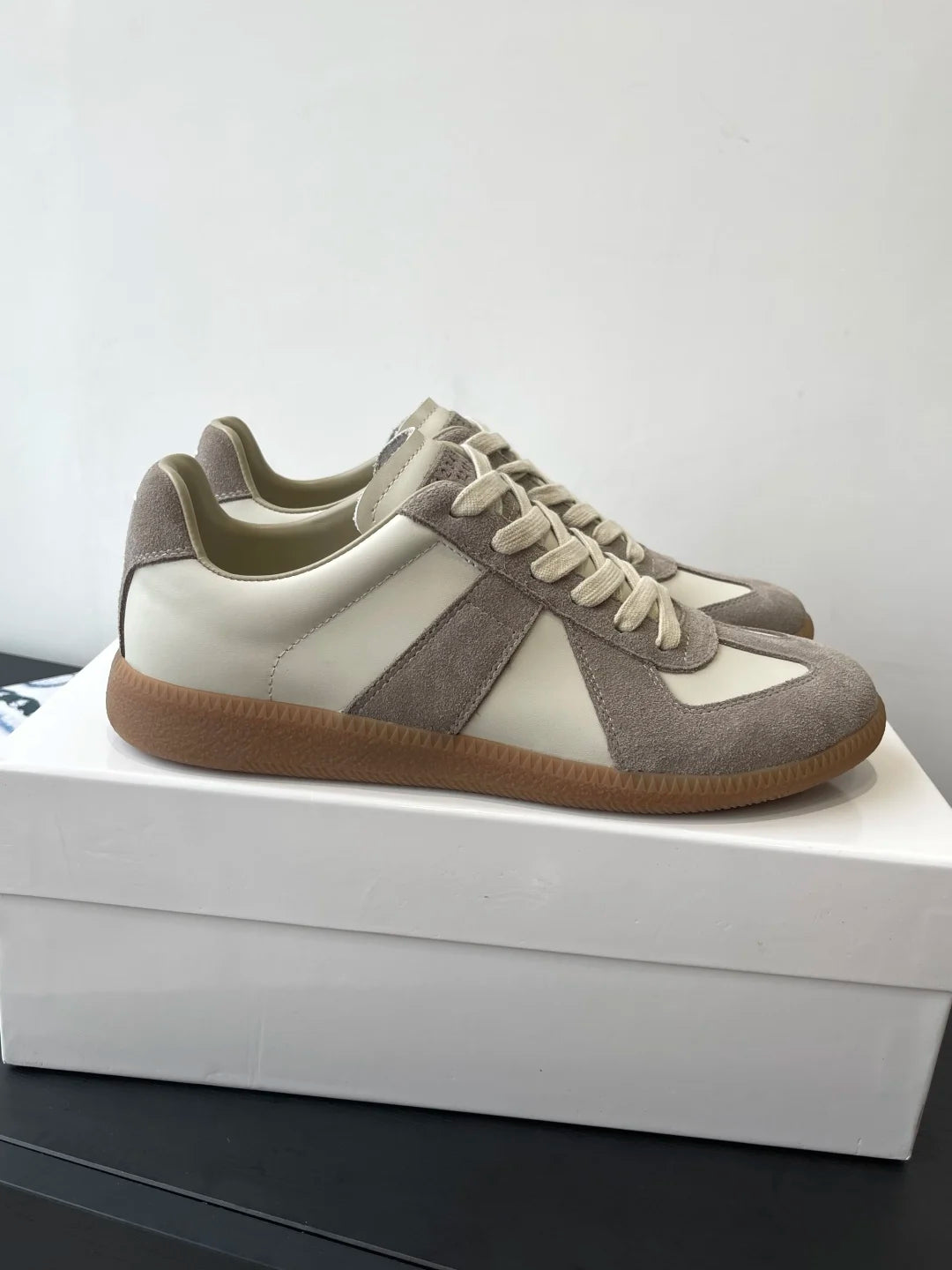 Men's leather flat bottomed casual lace up white shoes, women's moral training shoes, board shoes, running shoes