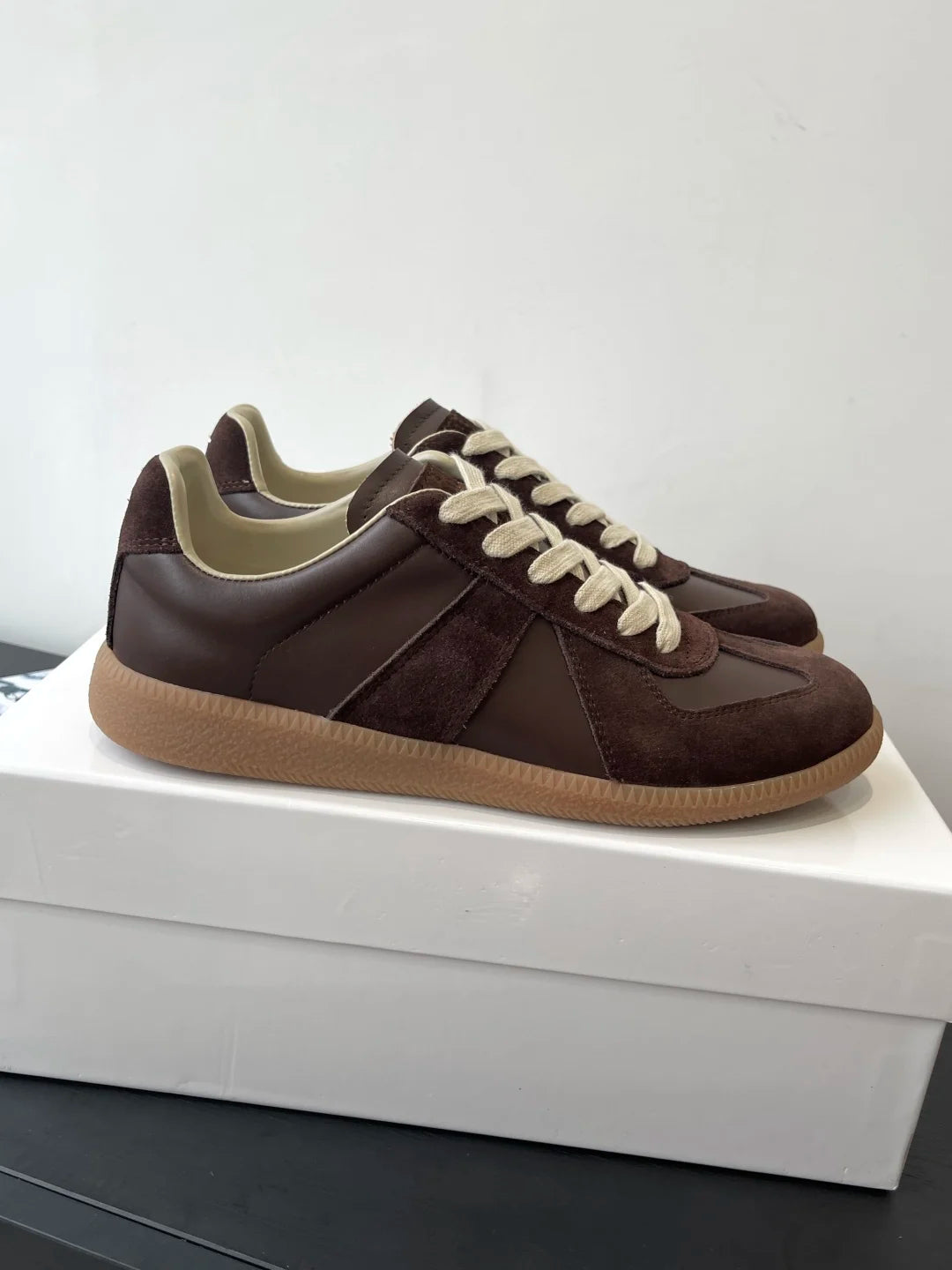Men's leather flat bottomed casual lace up white shoes, women's moral training shoes, board shoes, running shoes