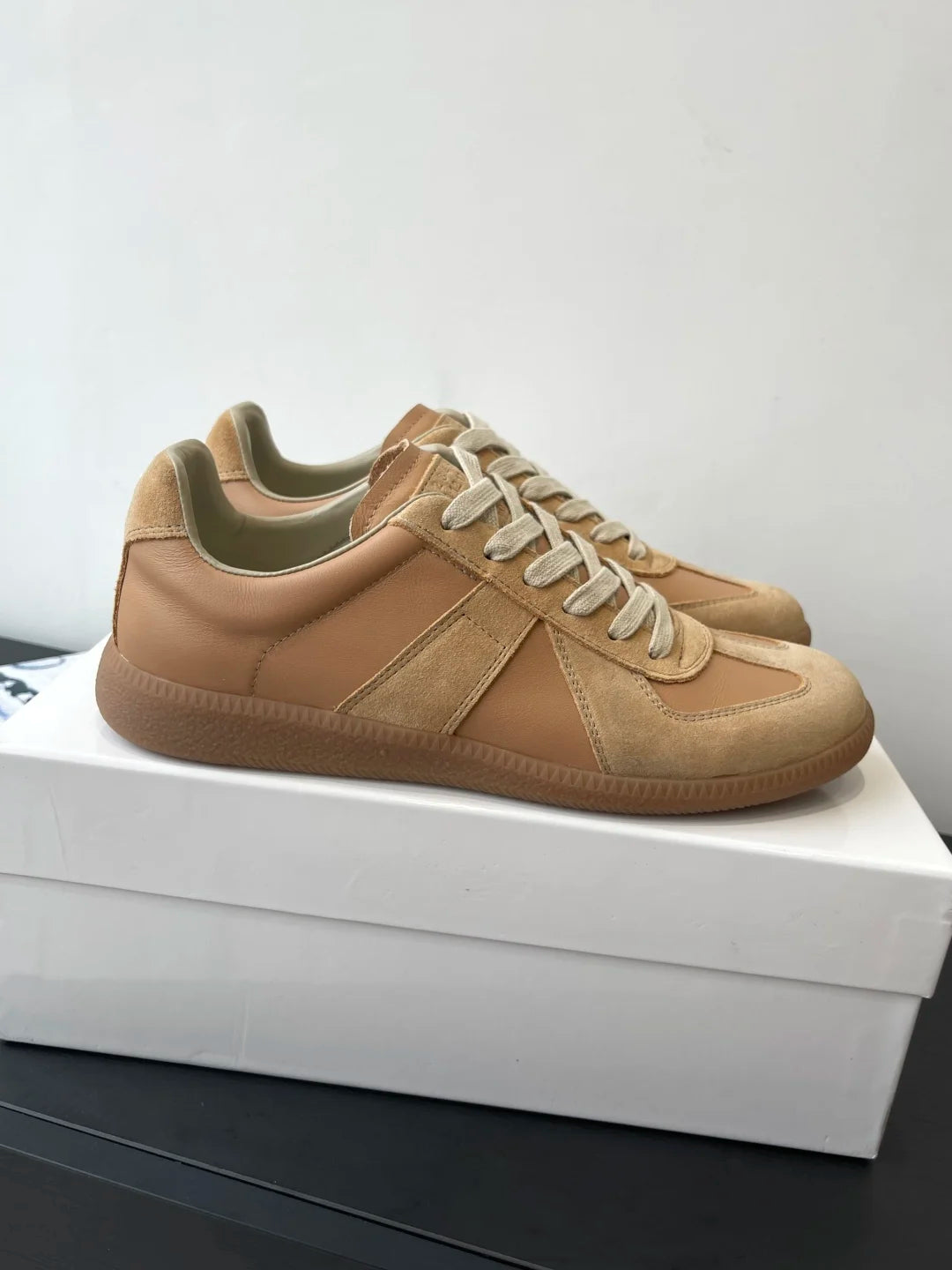 Men's leather flat bottomed casual lace up white shoes, women's moral training shoes, board shoes, running shoes