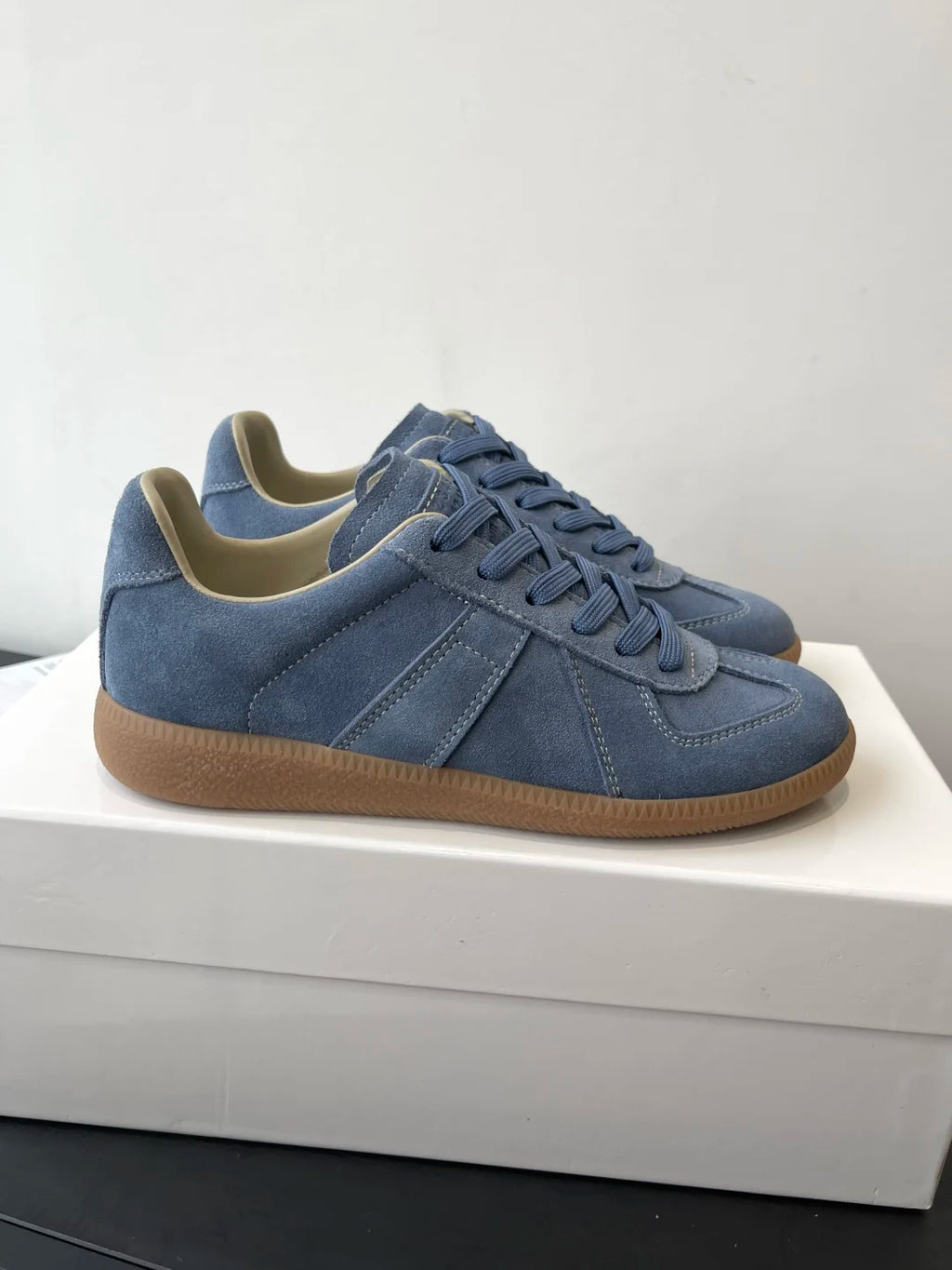 Men's leather flat bottomed casual lace up white shoes, women's moral training shoes, board shoes, running shoes