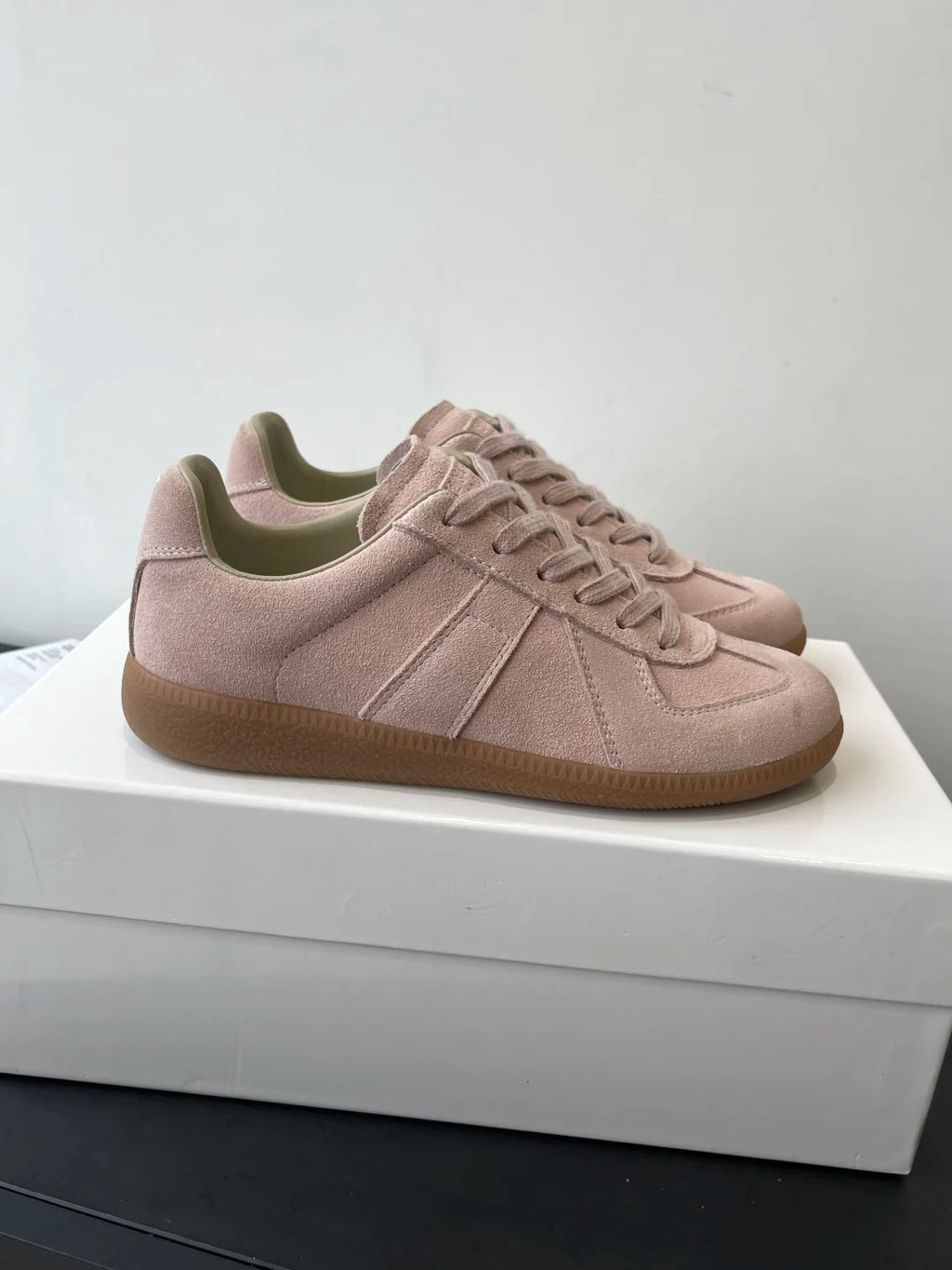 Men's leather flat bottomed casual lace up white shoes, women's moral training shoes, board shoes, running shoes