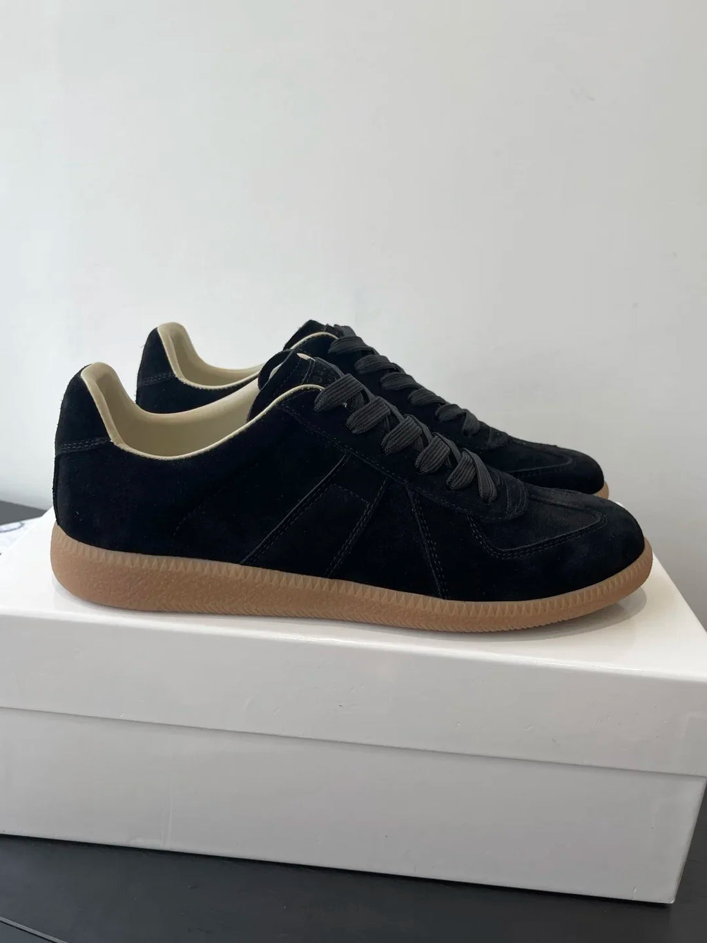 Men's leather flat bottomed casual lace up white shoes, women's moral training shoes, board shoes, running shoes