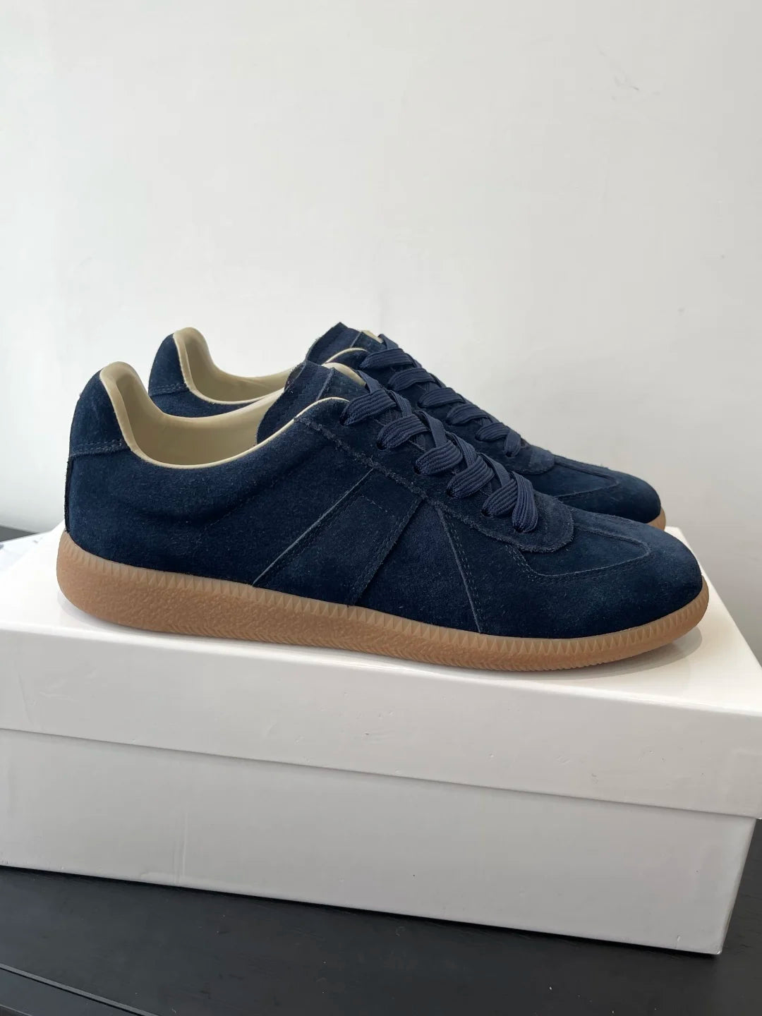Men's leather flat bottomed casual lace up white shoes, women's moral training shoes, board shoes, running shoes