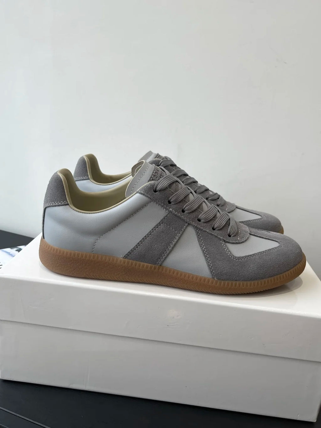 Men's leather flat bottomed casual lace up white shoes, women's moral training shoes, board shoes, running shoes
