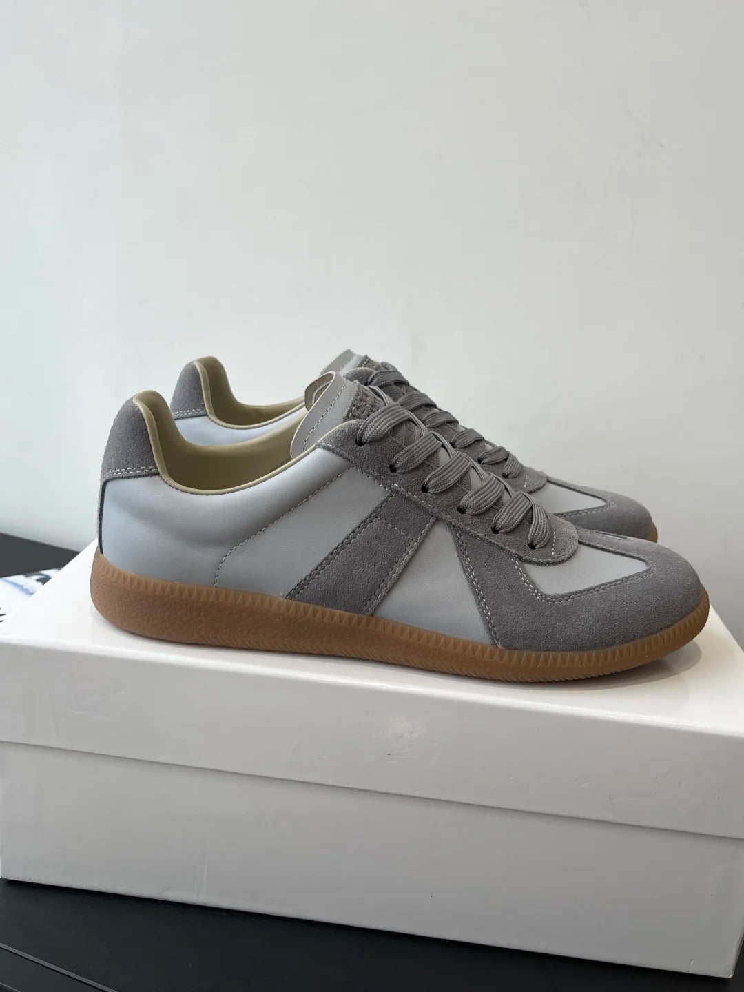 Men's leather flat bottomed casual lace up white shoes, women's moral training shoes, board shoes, running shoes