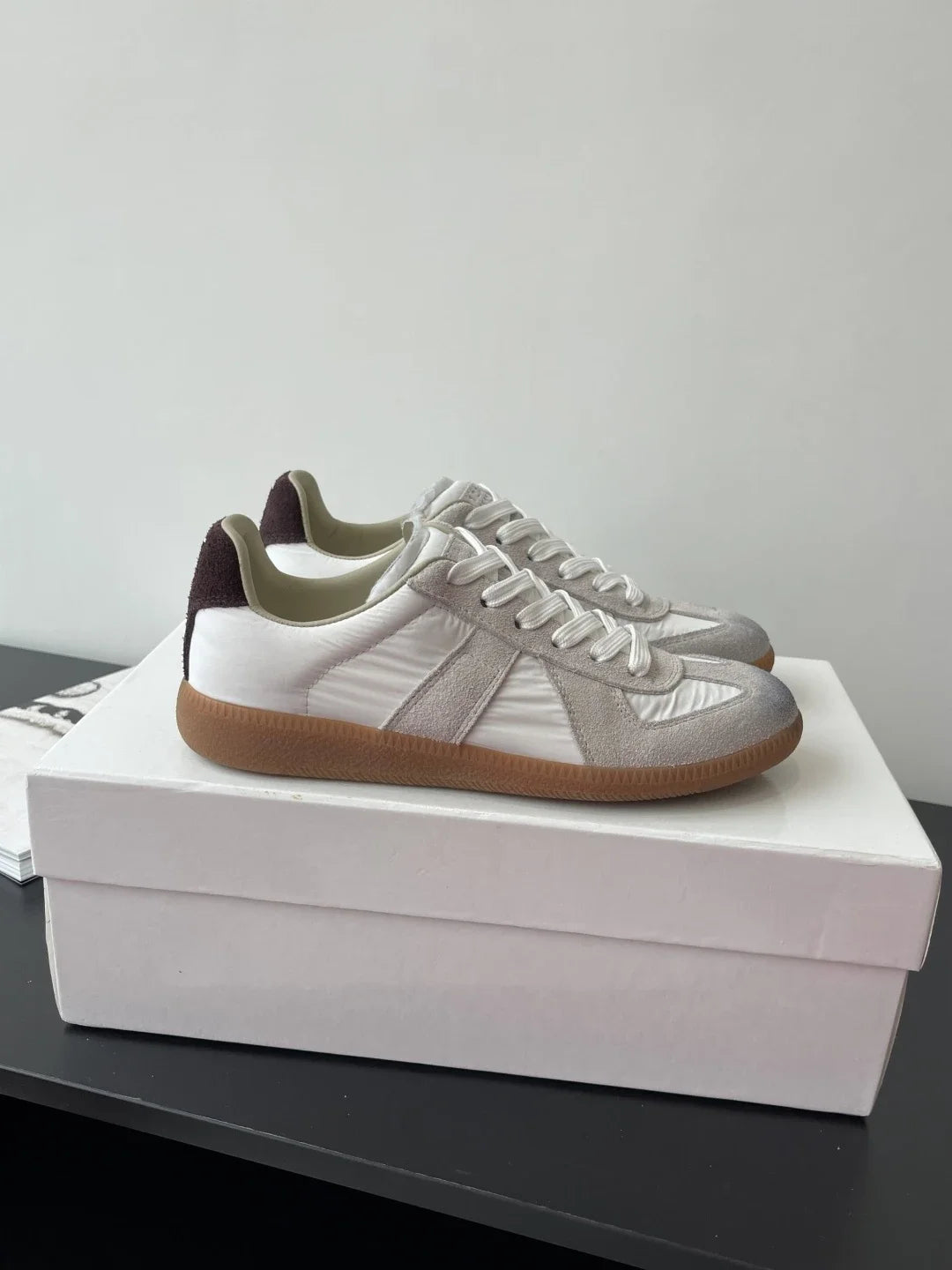 Men's leather flat bottomed casual lace up white shoes, women's moral training shoes, board shoes, running shoes