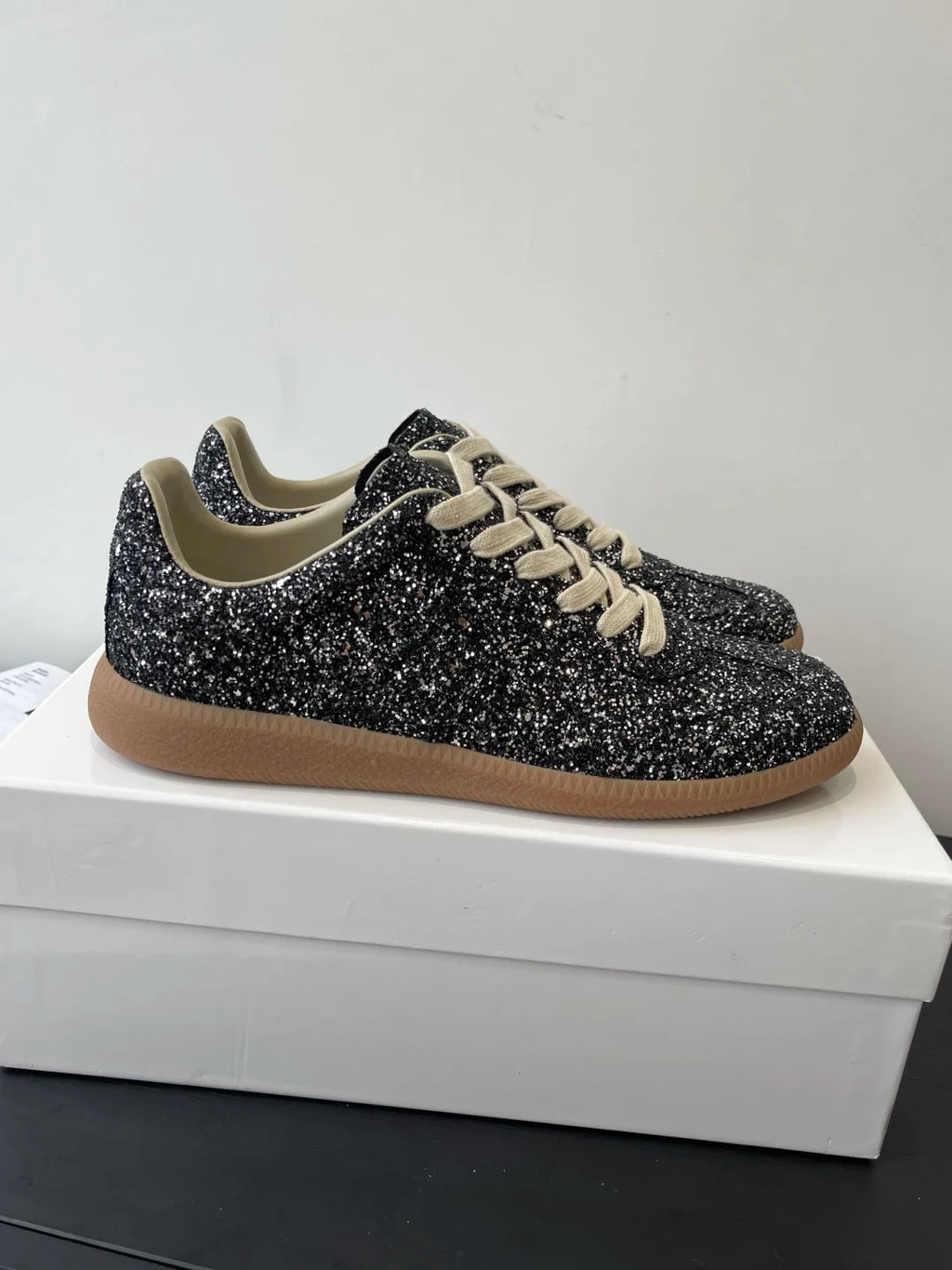Men's leather flat bottomed casual lace up white shoes, women's moral training shoes, board shoes, running shoes