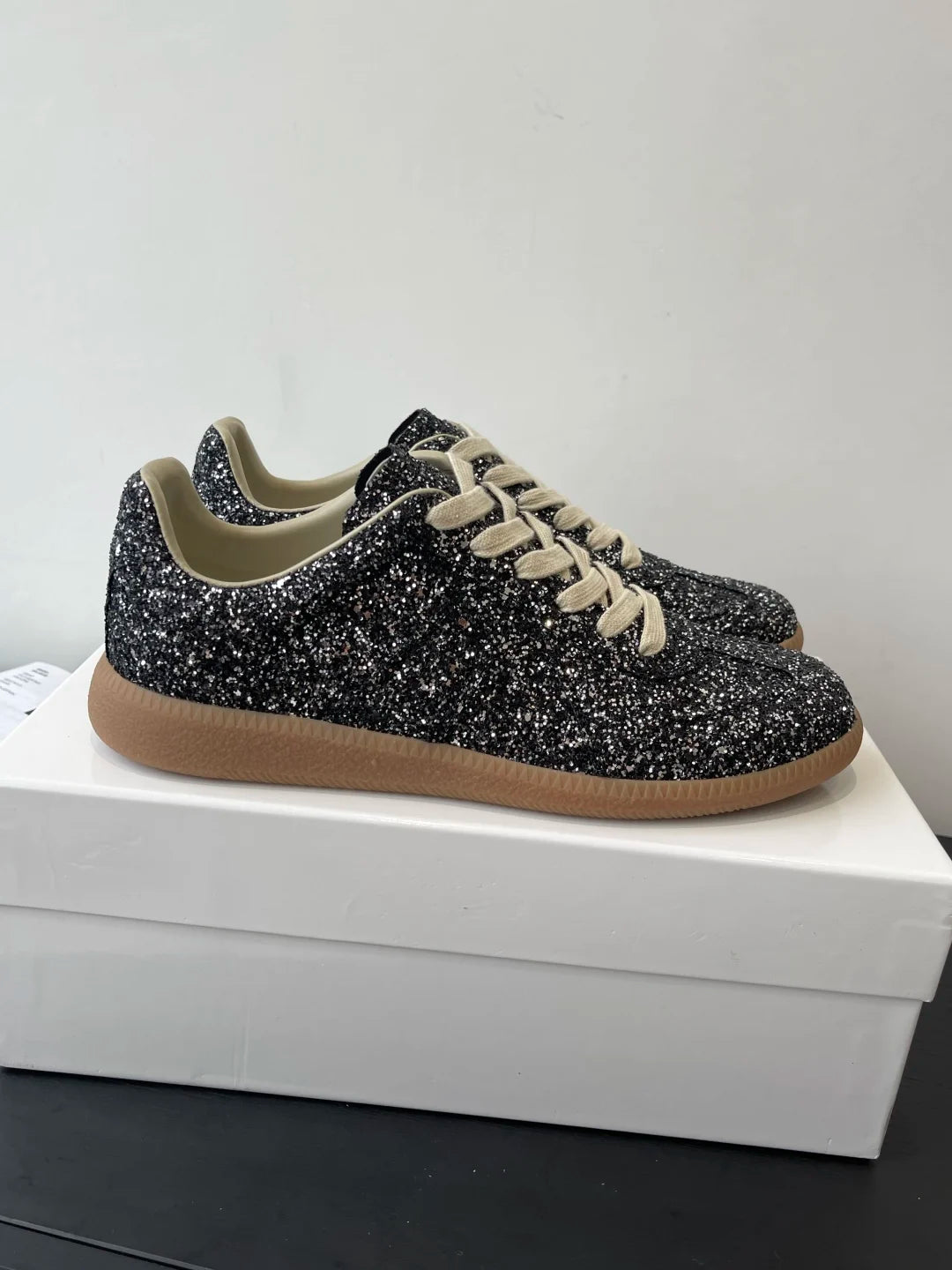 Men's leather flat bottomed casual lace up white shoes, women's moral training shoes, board shoes, running shoes